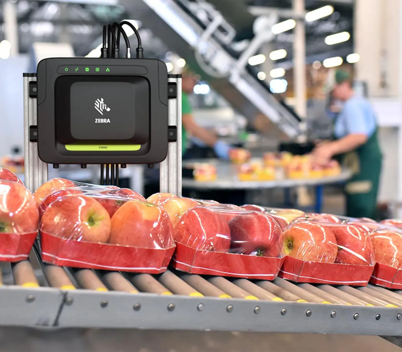 RFID scanner tracking inventory on a conveyor